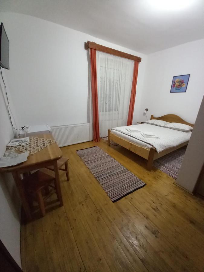 Гостевой дом Casa Din Barcut Экстерьер фото