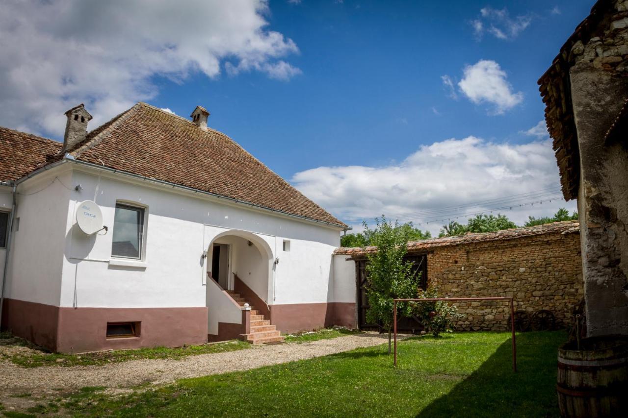 Гостевой дом Casa Din Barcut Экстерьер фото